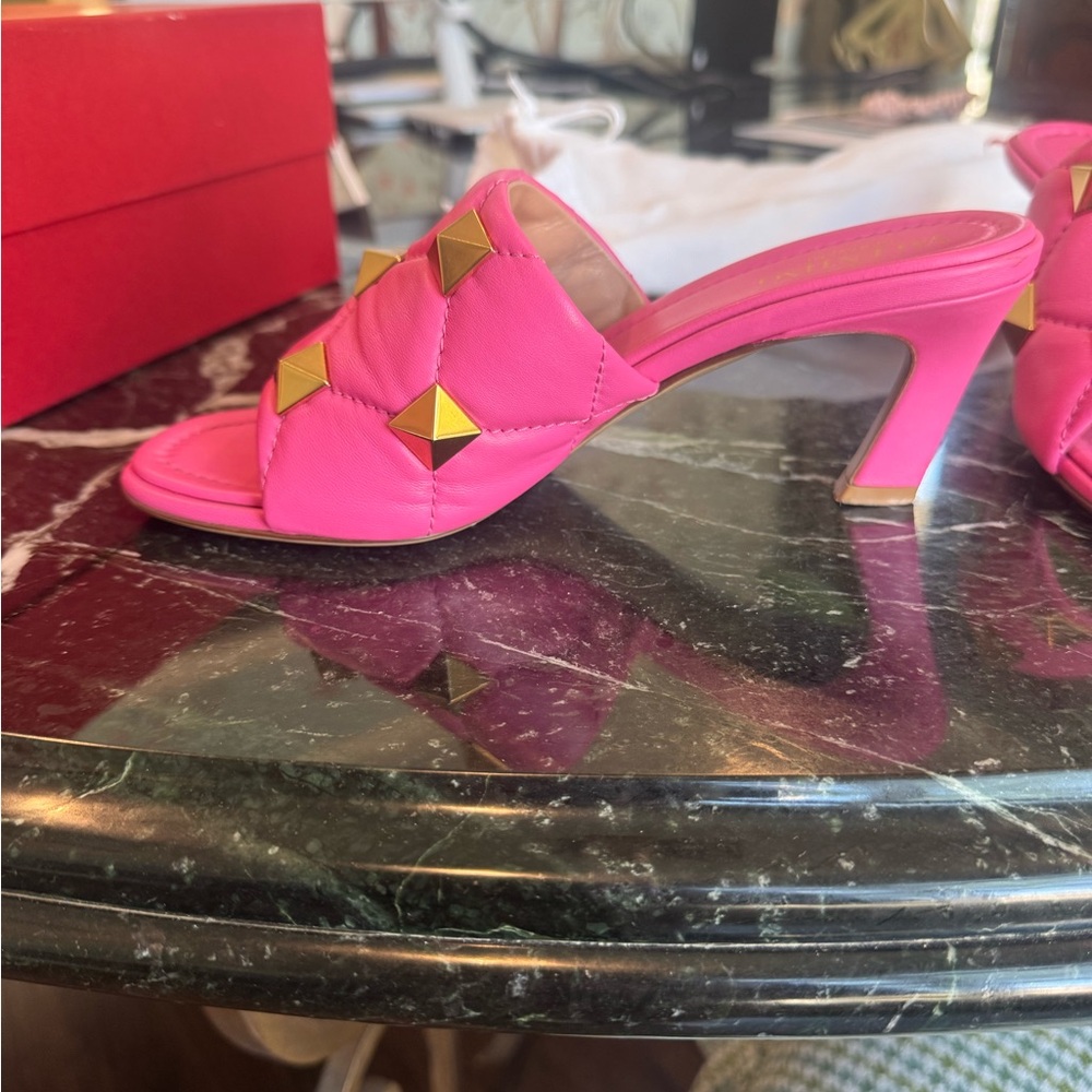 Valentino Pink Quilted heels - Picture 5 of 7